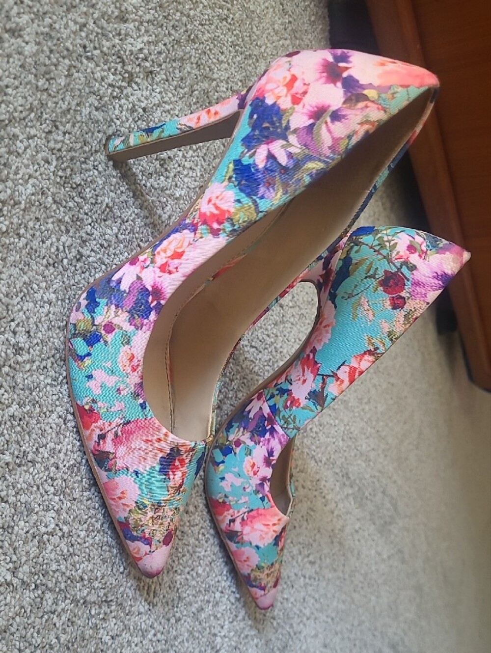 Vince Camuto Mint Floral Pointed-Toe Pumps